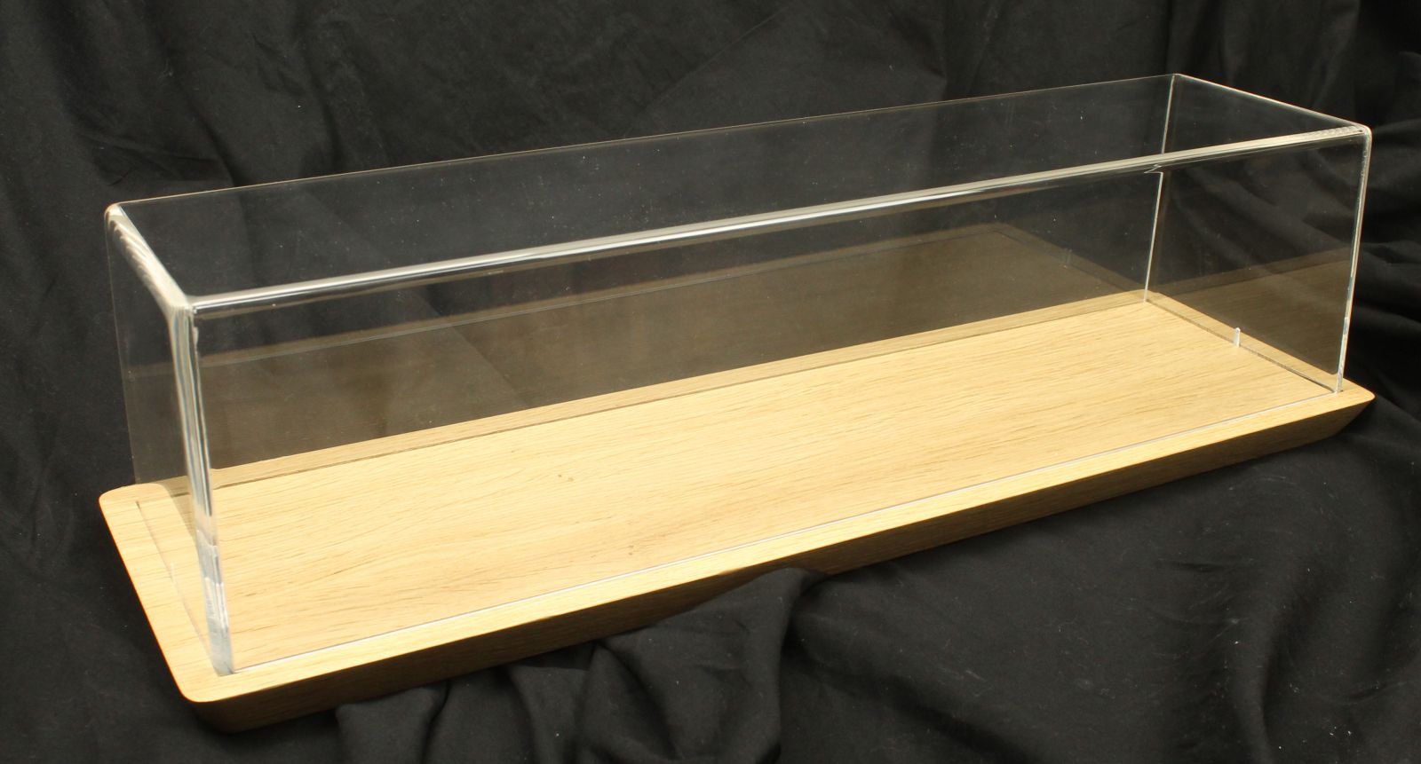 Cloche plexi bords arrondis et polis socle en bois 