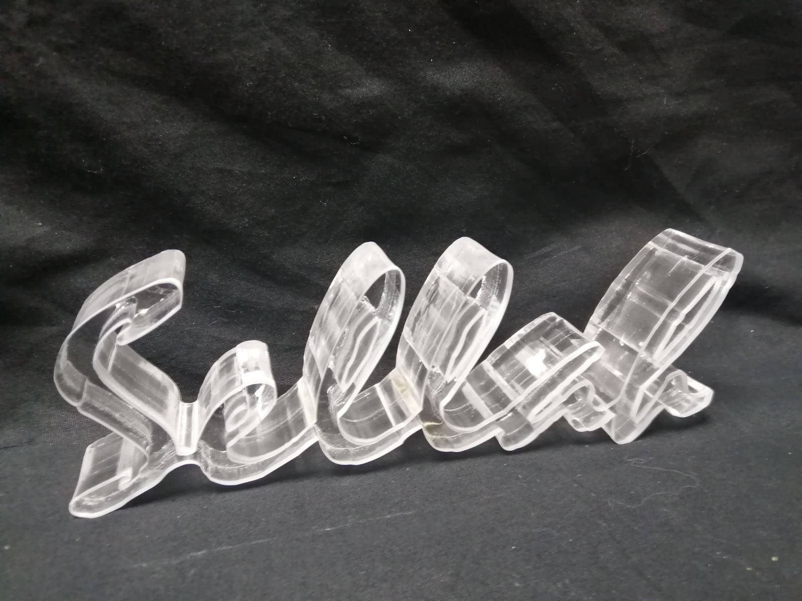 Lettrages en plexiglas epaisseur 3 cm (2 x15mm) découpee laser en un seul bloc