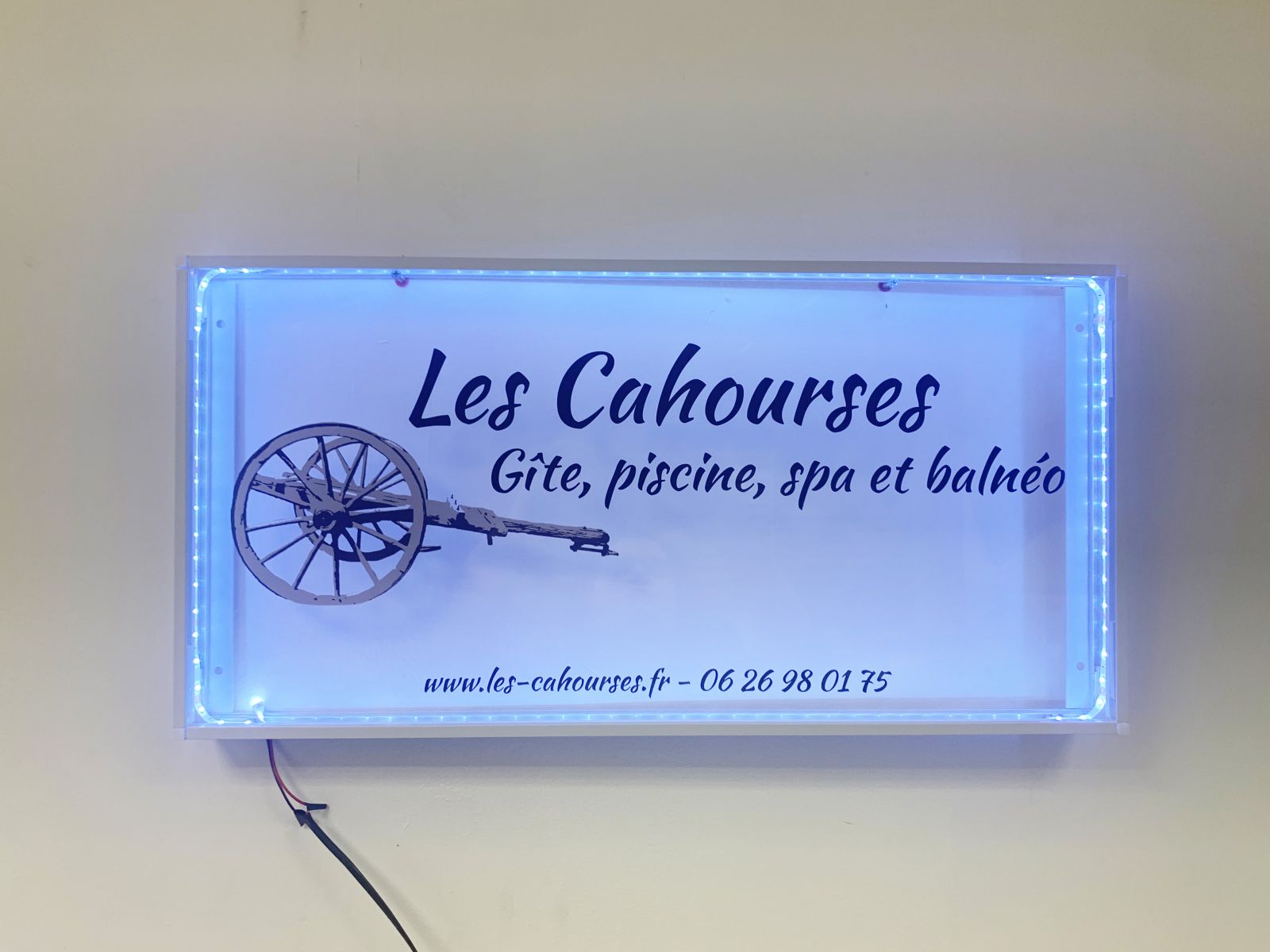 Cadre en bois et vitre en plexiglas avec une impression numérique pour un centre de bien être 