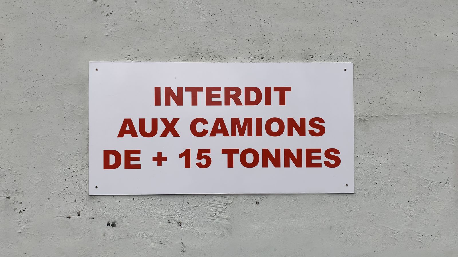 Plaque en alucobon avec une impression interdit camion