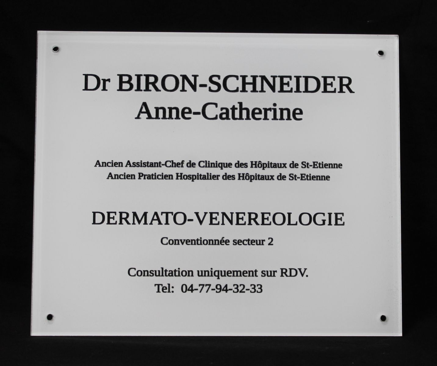 Plaque professionnelle en plexi, gravée pour une dermato-venereologue