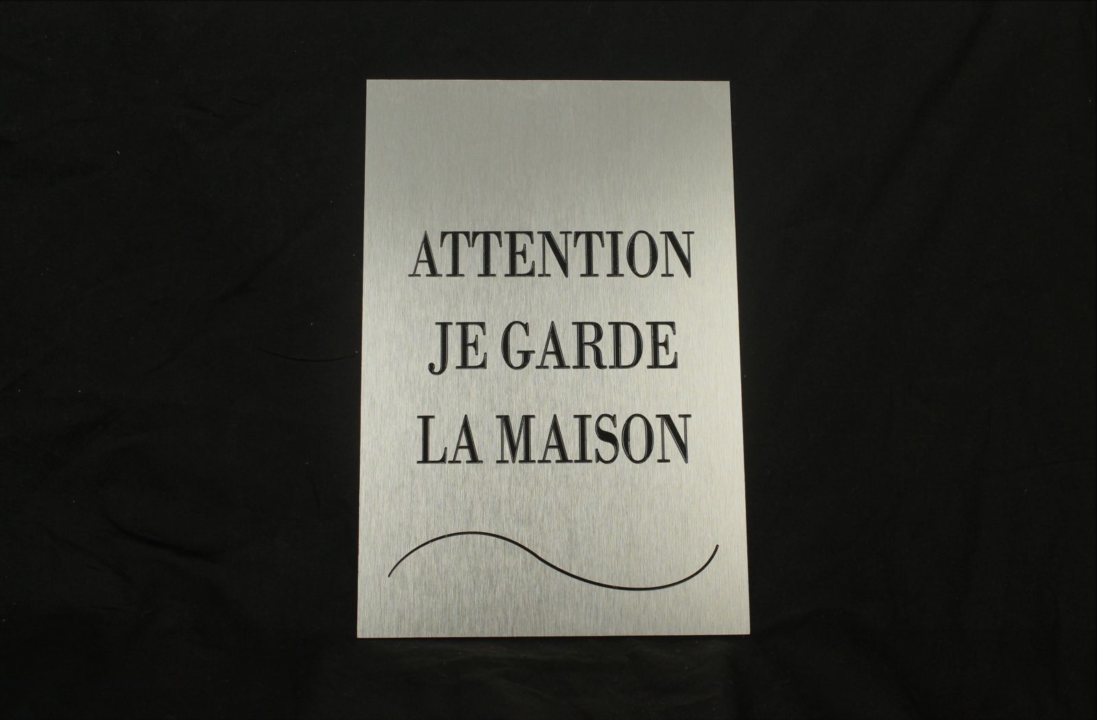 Plaque-aluminium-brossé-attention-au-chien