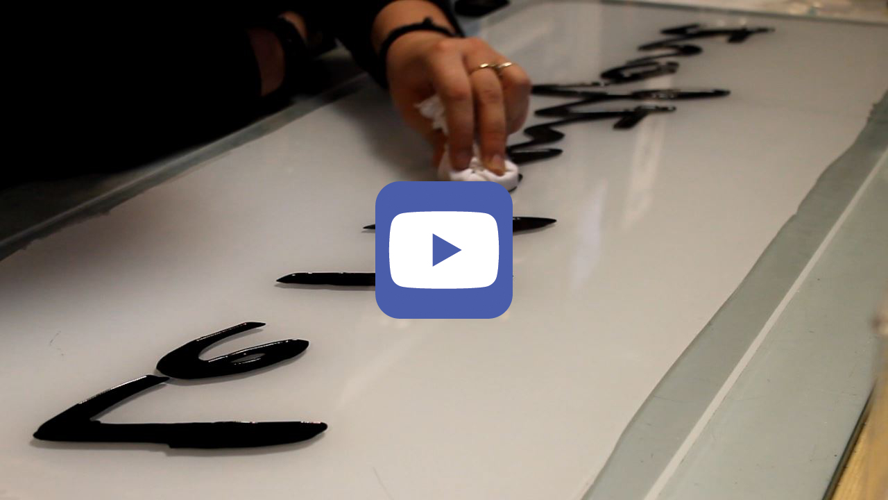 Nettoyage de la plaque en plexi pour le processus  