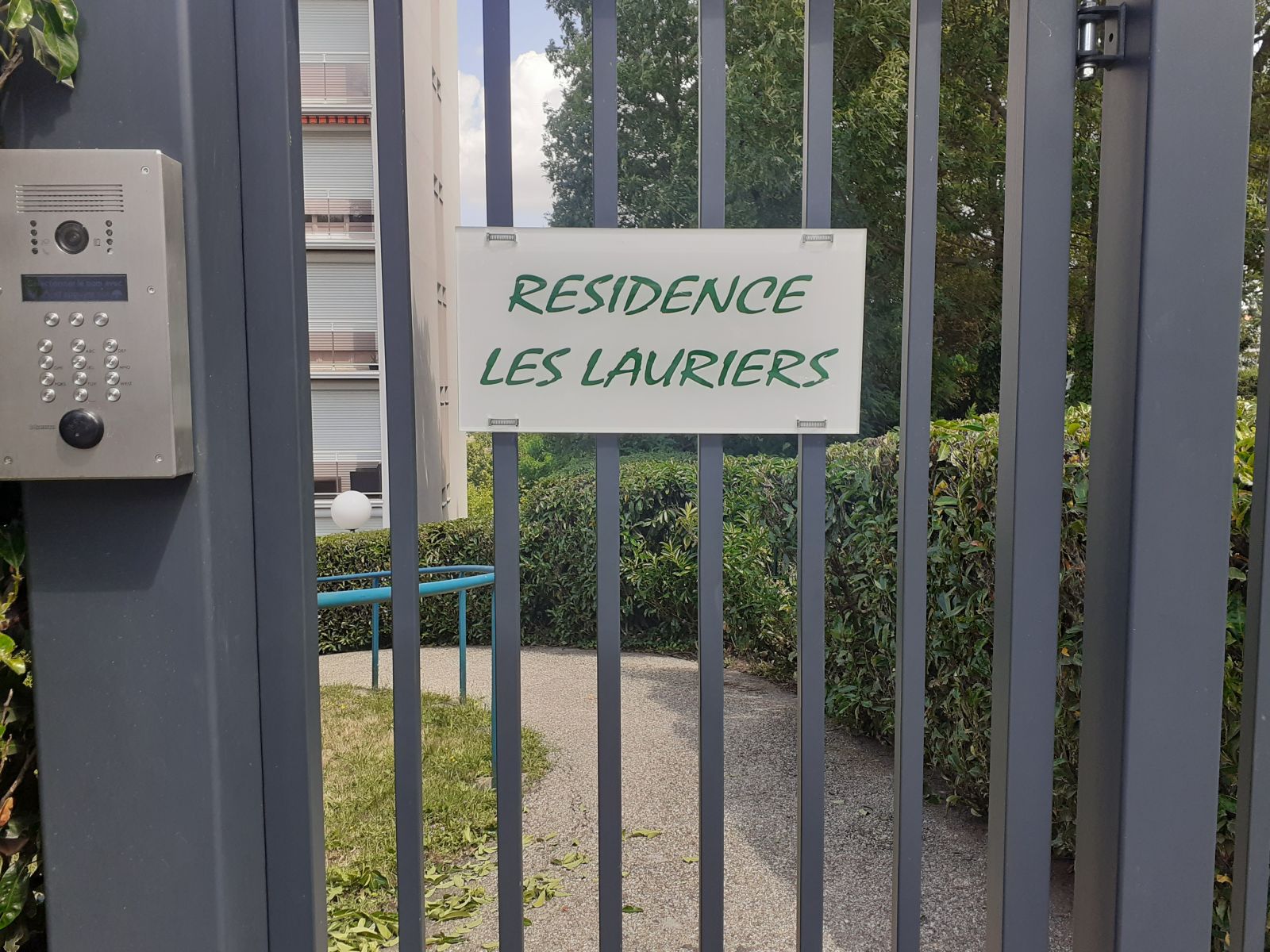 Plaque signalétique en plexiglas pour une copropriété
