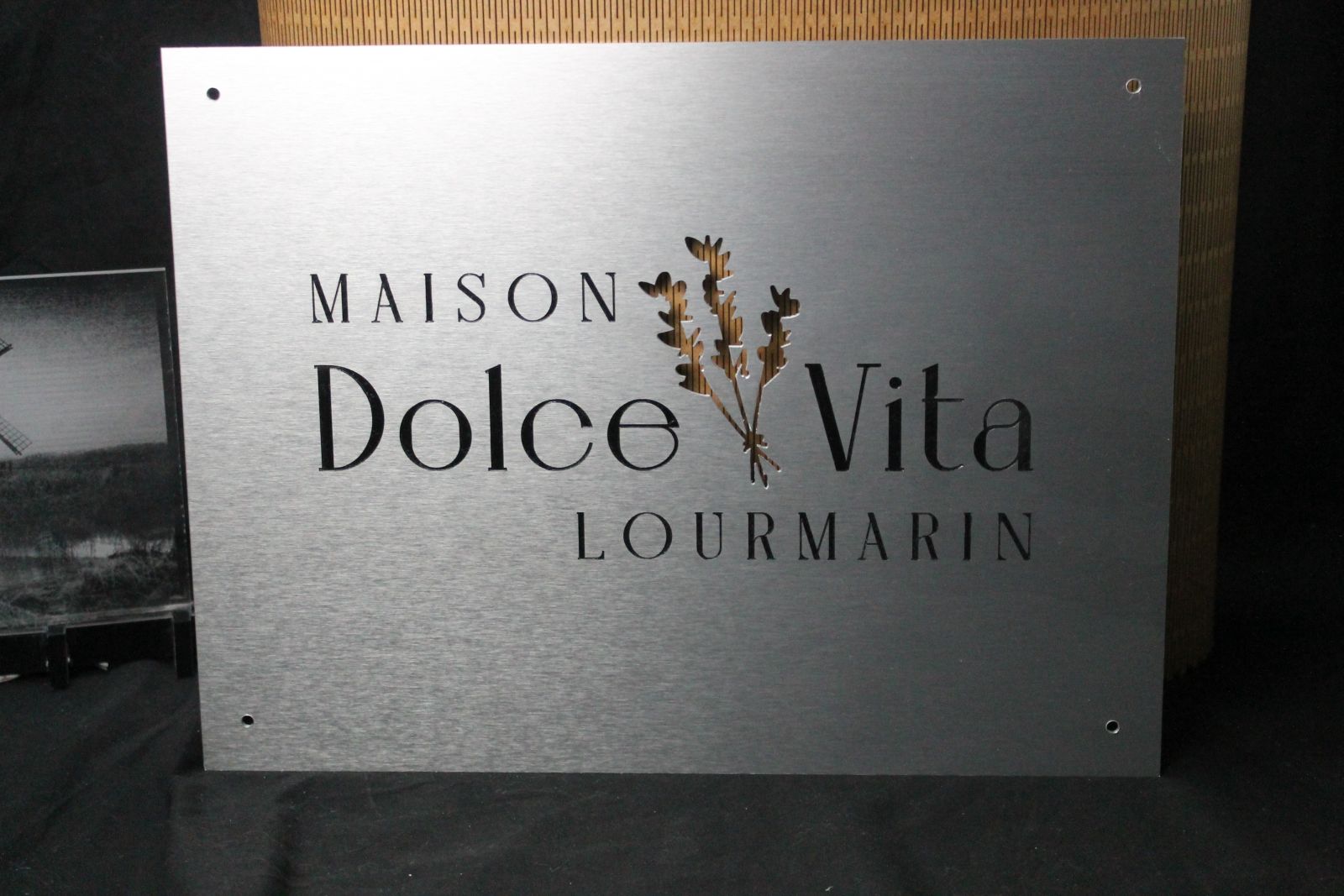 plaque professionnelle en aluminium avec gravure  pour la maison Dolce Vita