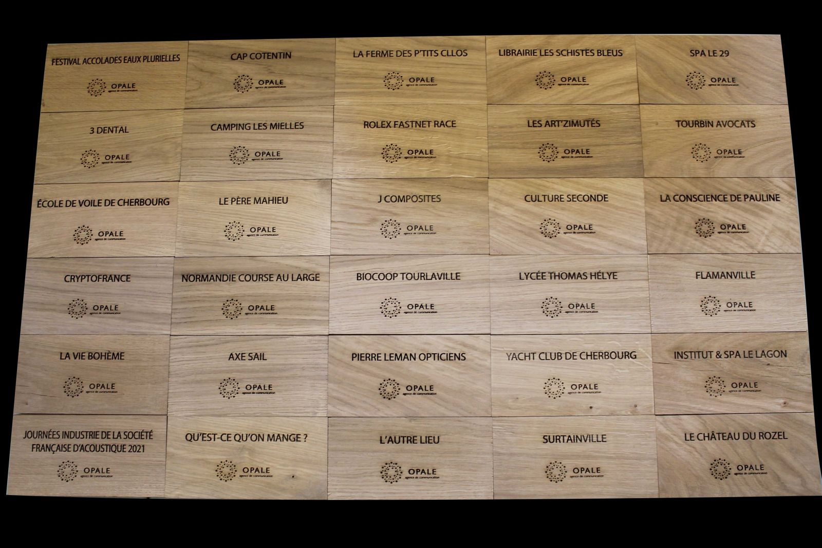 plaques professionnelles en bois avec gravure pour opale