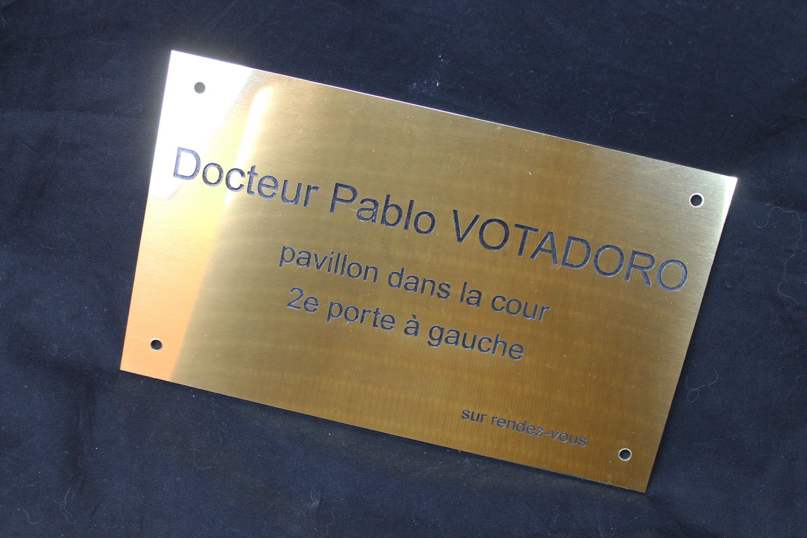 plaque professionnelle en laiton pour un medecin
