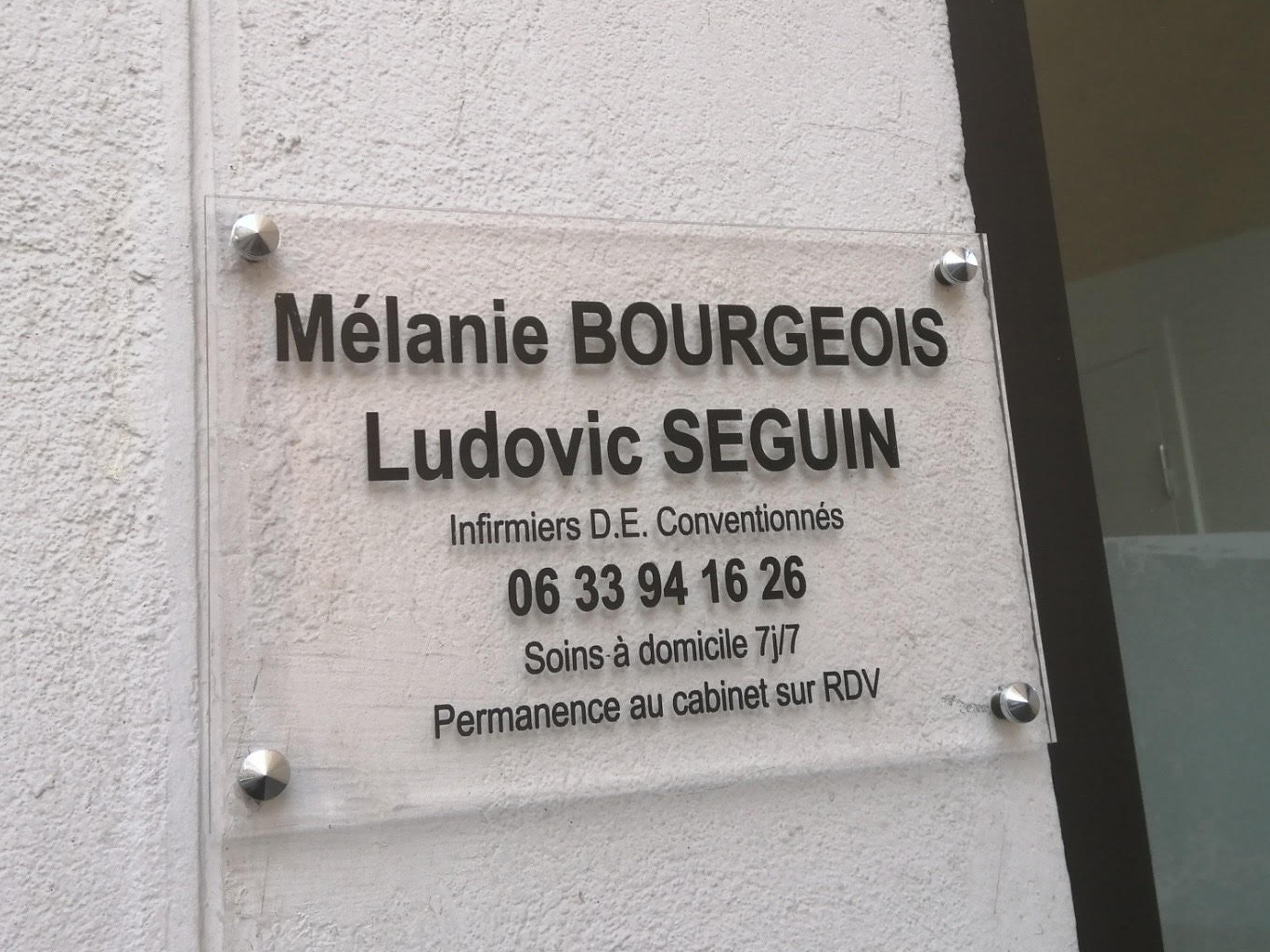 plaque professionnelle en plexi avec gravure pour infirmiers