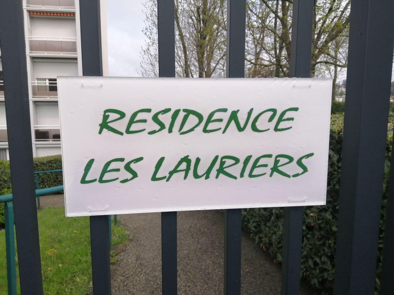 Plaque professionnelle en plexiglas avec impression numérique pur une copropriété 