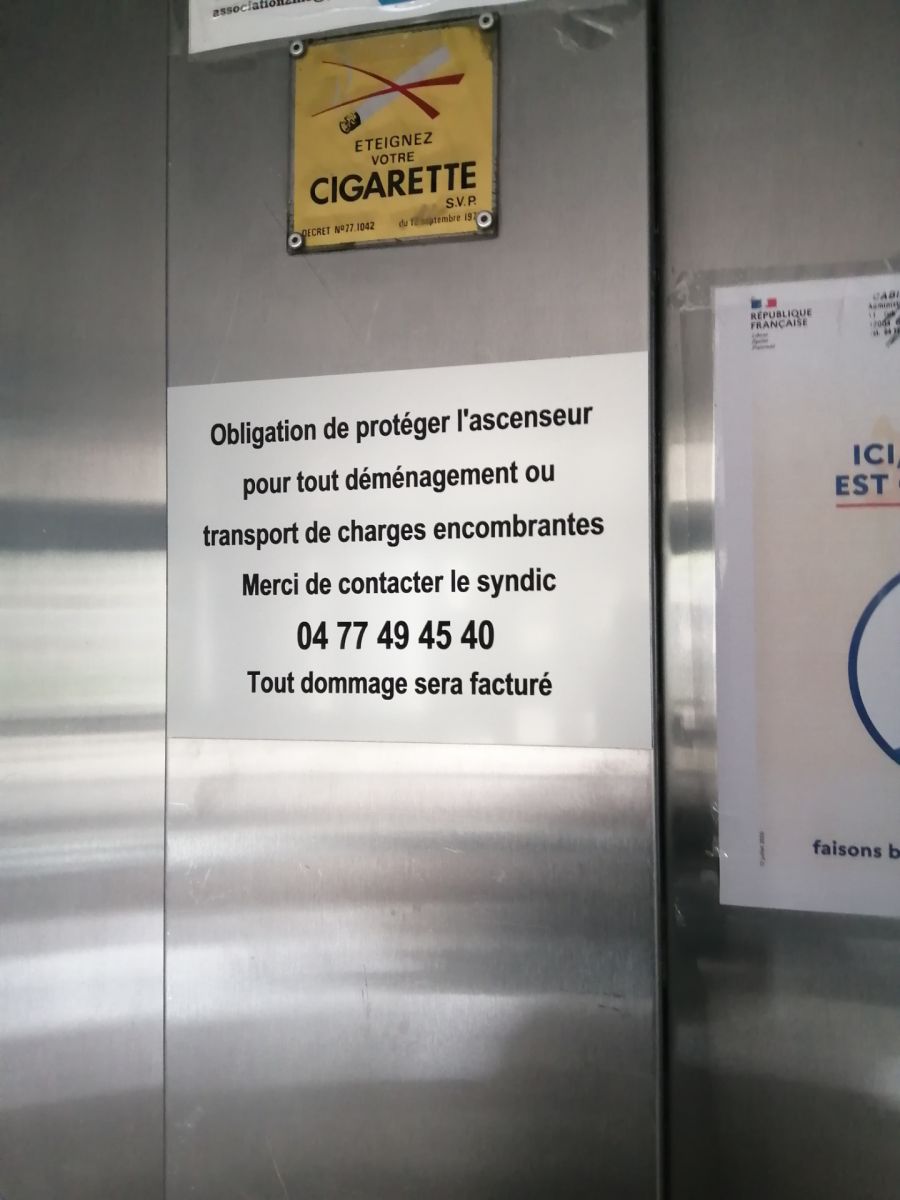 plaque signalétique en abs pour un  ascenseur