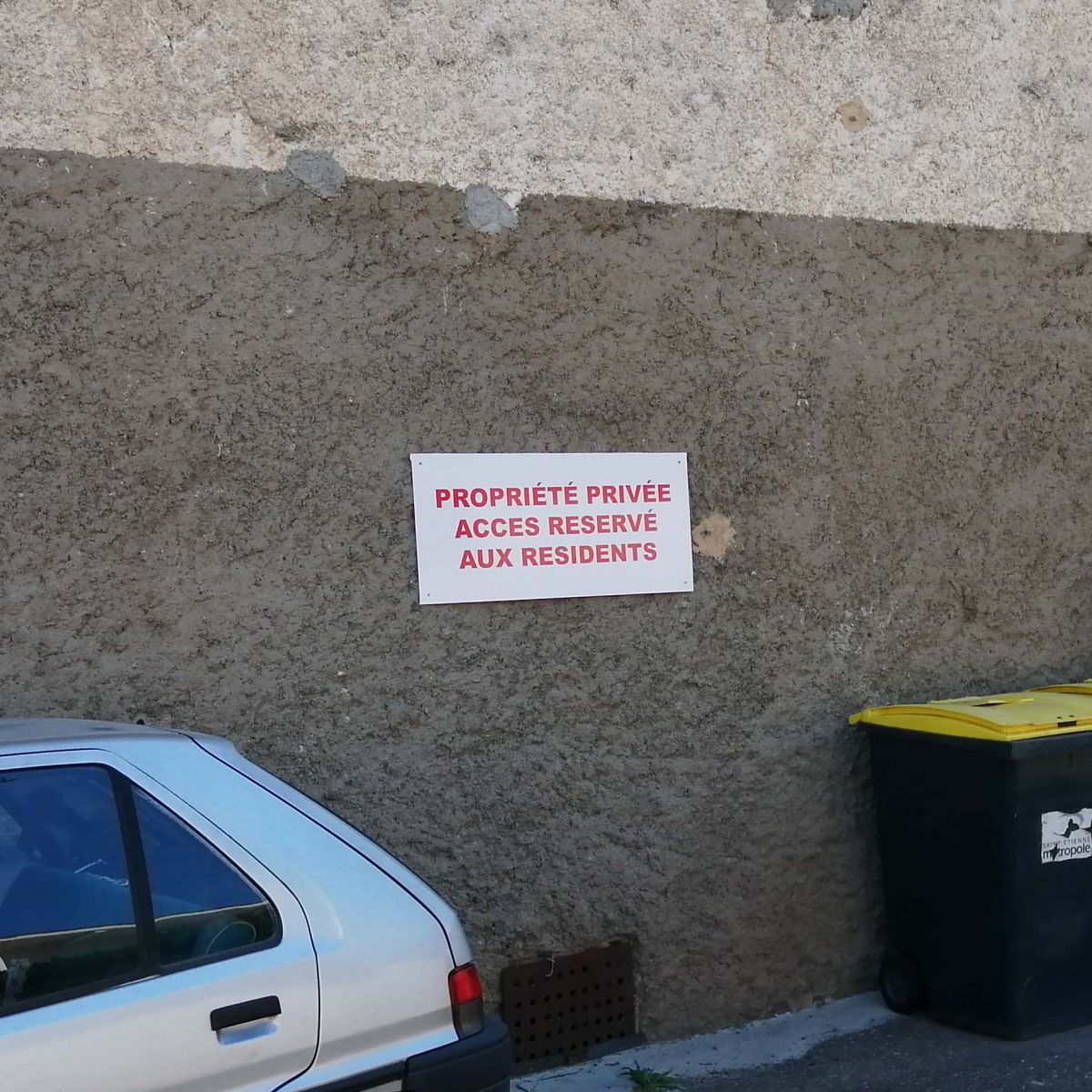 plaque signalétique en alucobon avec impression numérique sur vinyle pour une copropriété 