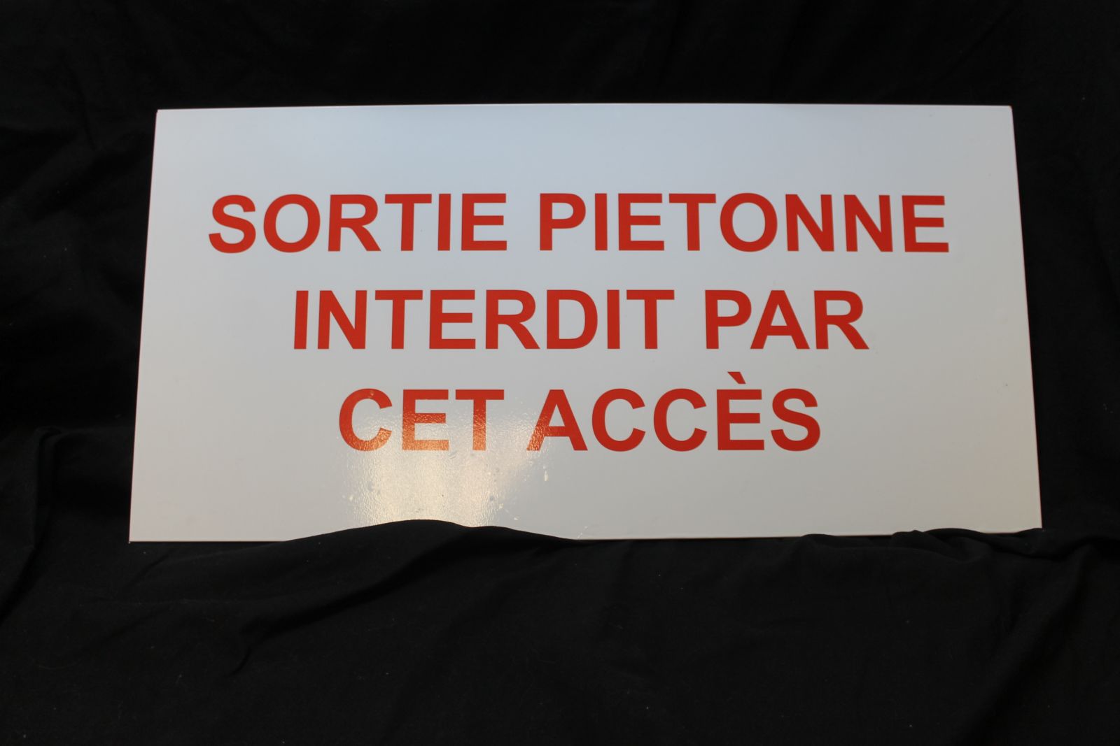 Plaque signalétique en alucobon avec impression numérique en face avant pour une copropriété.