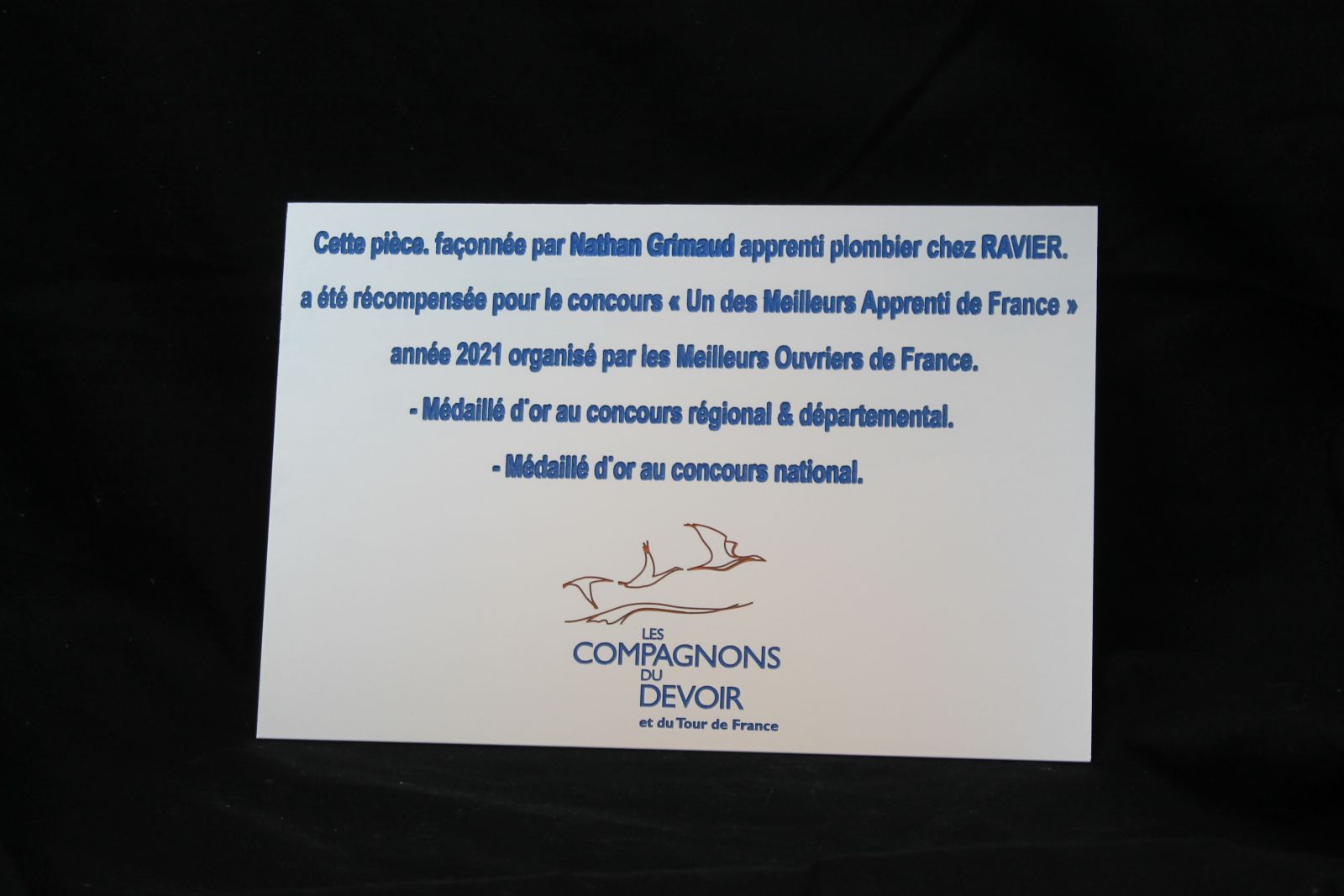 plaque trophée en aluminium anodisé pour les compagnons du devoir