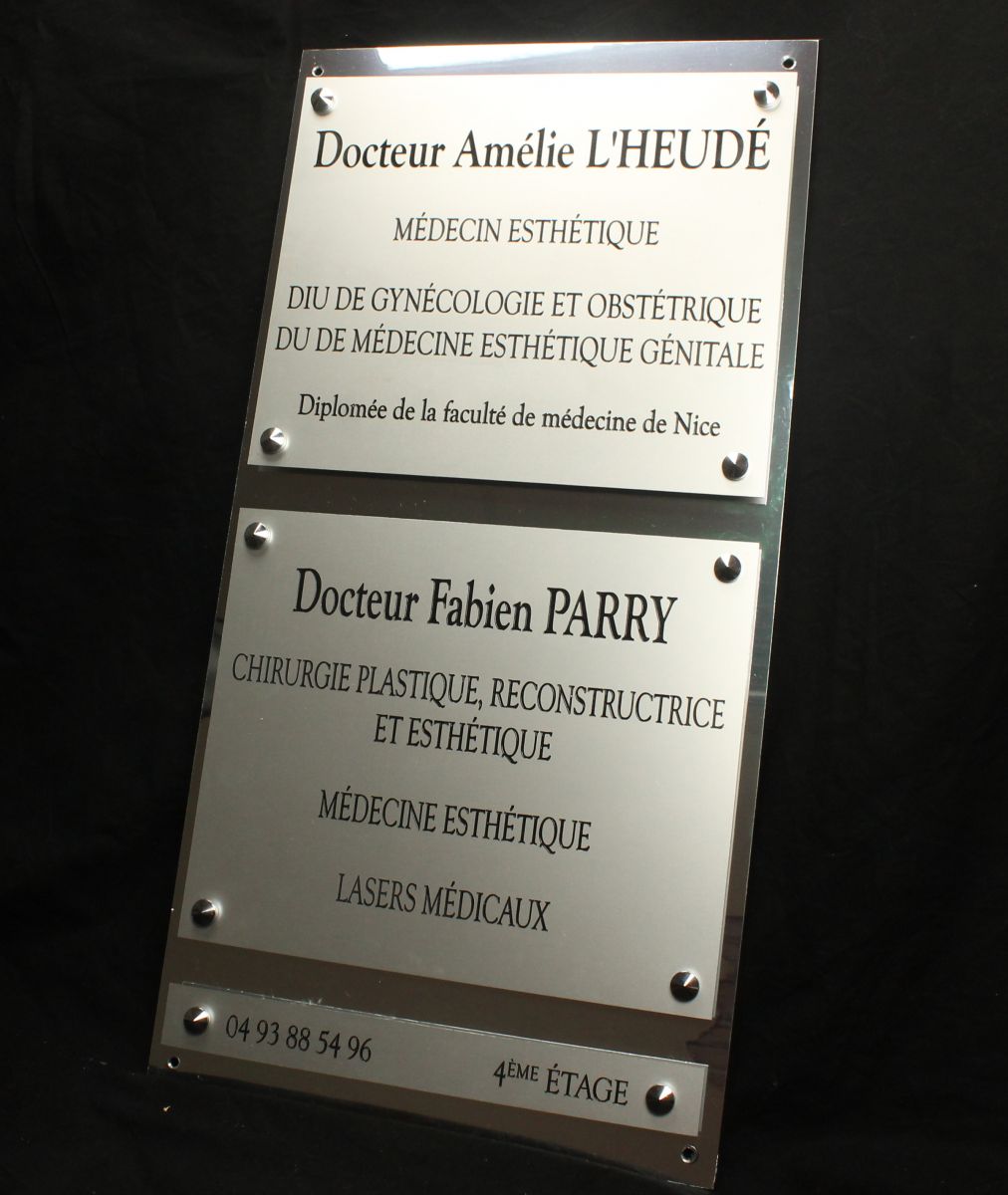 Multi-plaques aluminium anodisé montées sur platine alucobon miroir